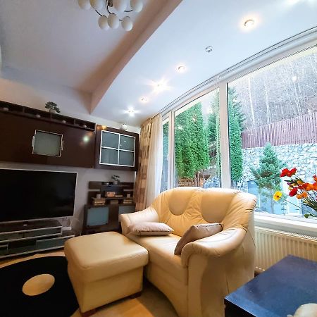 Marble Villa: Luxury Estate - Central But Intimate Сіная Екстер'єр фото