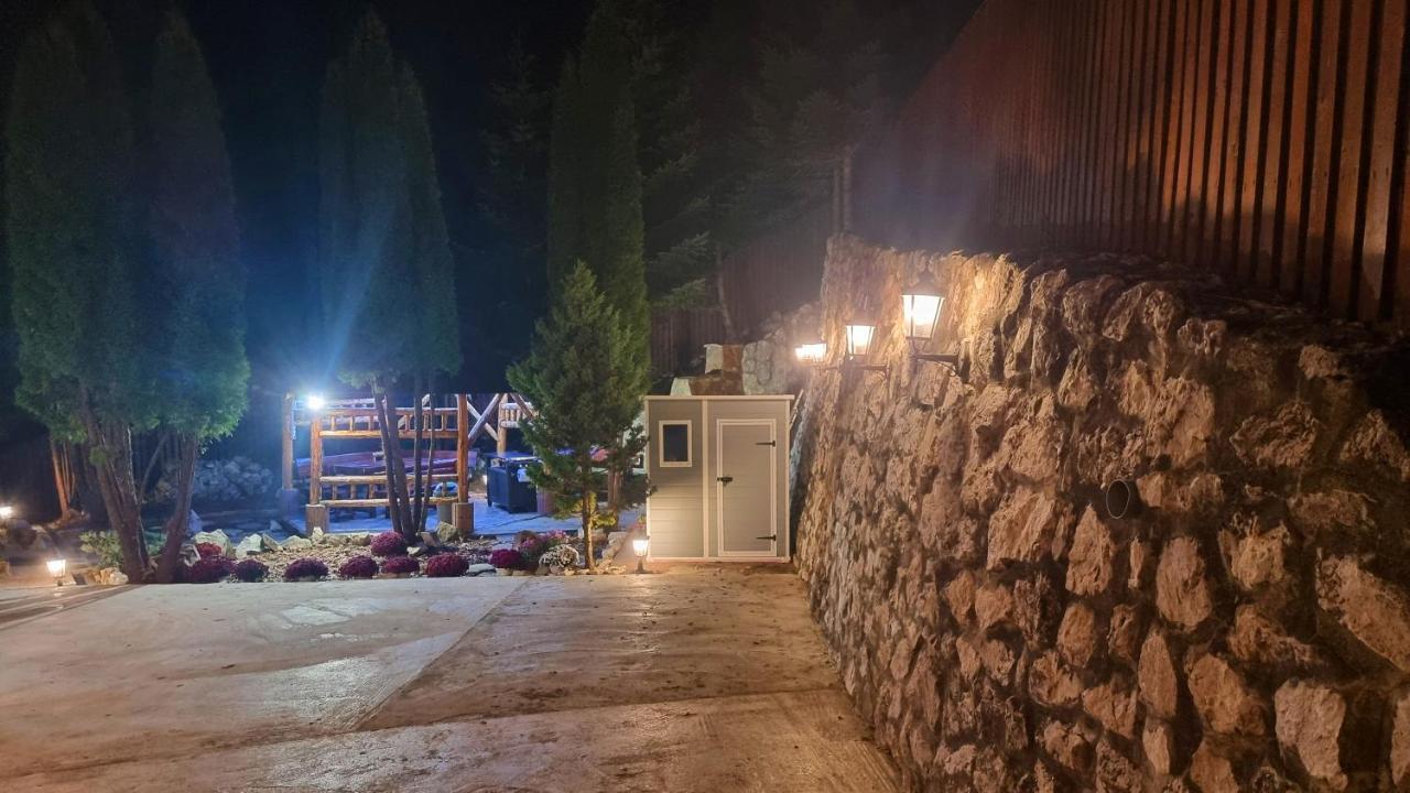 Marble Villa: Luxury Estate - Central But Intimate Сіная Екстер'єр фото