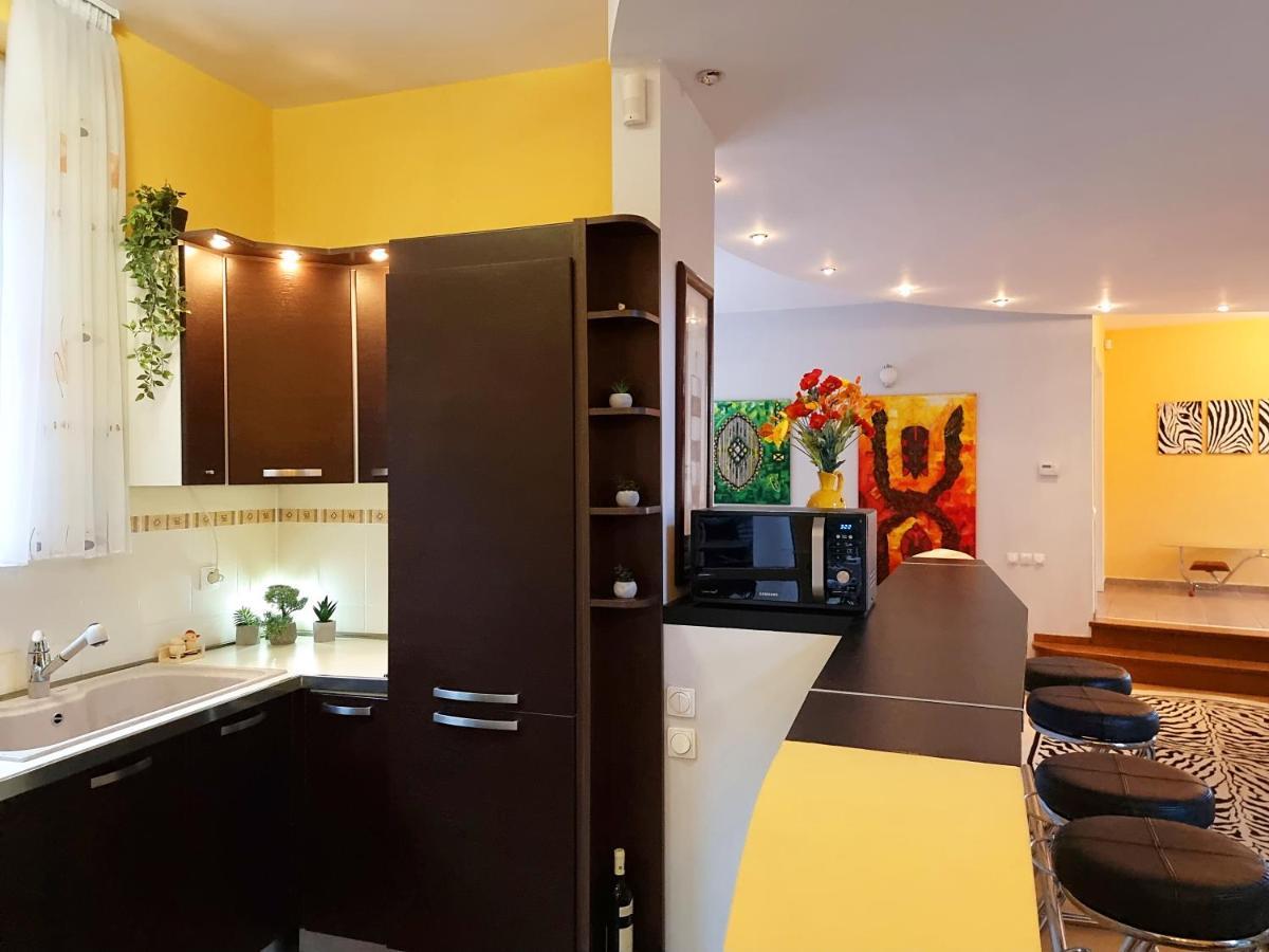 Marble Villa: Luxury Estate - Central But Intimate Сіная Екстер'єр фото