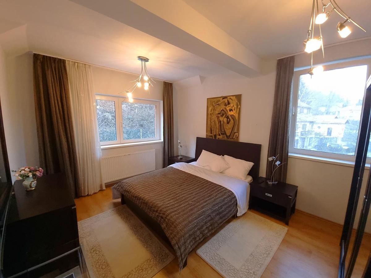 Marble Villa: Luxury Estate - Central But Intimate Сіная Екстер'єр фото