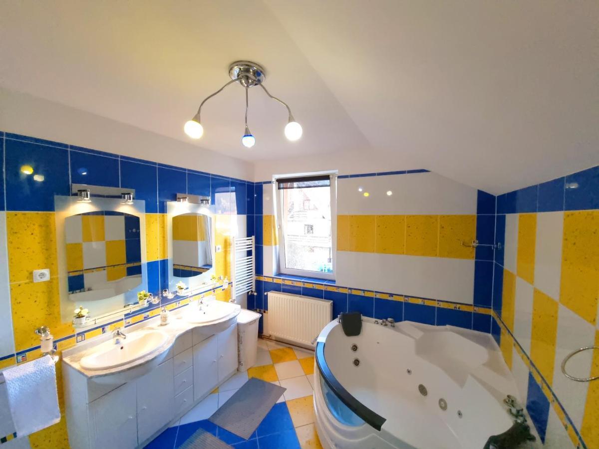 Marble Villa: Luxury Estate - Central But Intimate Сіная Екстер'єр фото