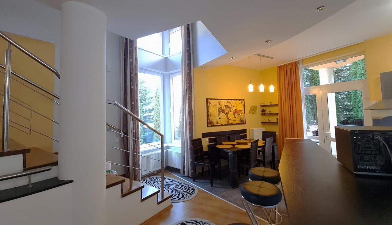 Marble Villa: Luxury Estate - Central But Intimate Сіная Екстер'єр фото